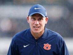 DJ Durkin de Auburn acusa programas rivais de futebol universitário de adulteração