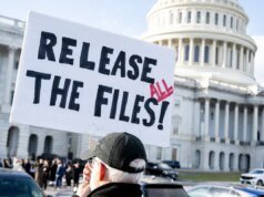 Como o MAGA reagiu às últimas revelações de Trump-Epstein