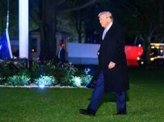 Casa Branca reage à foto da bandeira dos EUA no solo