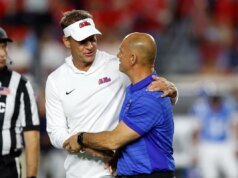 Os impulsionadores de Ole Miss parecem estar pressionando Lane Kiffin a tomar uma decisão