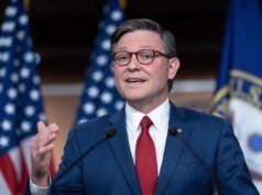 A Câmara aprovou o projeto de lei para encerrar a paralisação recorde por uma votação de 222-209