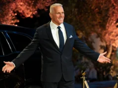 Mel Owens ficou noivo?