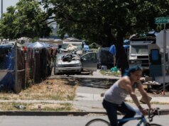 A administração Trump tomou medidas para desviar bilhões de dólares de programas habitacionais para moradores de rua