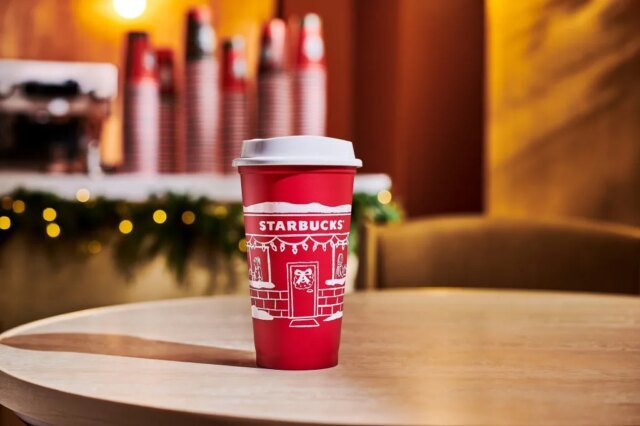 Starbucks-Reusable-Red-Holiday-Cup-2-scaled-1.jpg