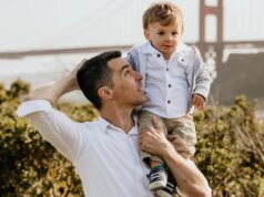 História Happy Hour na capa Campbell Crazy Christmas Customs – Mercury News