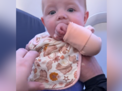 No meio da tarde, pais são forçados a improvisar após criança sofrer ‘explosão’ no avião