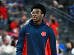 O técnico Tommy Lloyd disse que Bryce James poderia redshirt em sua temporada de calouro no Arizona