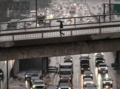 Última tempestade na Califórnia: fortes chuvas e possíveis deslizamentos de terra, LA se prepara para inundações repentinas