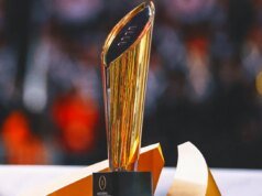 Mack Rhodes deixa o cargo de presidente do Comitê de Seleção do CFP, função de Baylor AD suspensa