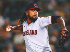 Guardian RHP Emmanuel Claes preso no aeroporto de Nova York em suposto esquema de jogo