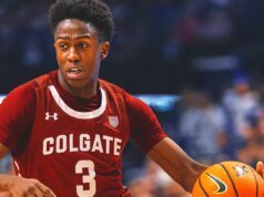 Ontem à noite no basquete universitário: uma campainha de meia quadra (bancada!) Para a vitória