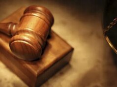 East Bay acusado de agredir mulheres tripulantes de voo