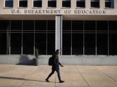 Serviços e agências federais estão retornando lentamente após o término da paralisação do governo