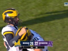 Dominic Zvada chuta o field goal de 31 jardas para ajudar Michigan a vencer Northwestern