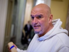 O senador John Fetterman caiu perto de sua casa e foi hospitalizado