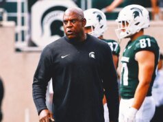 A NCAA colocou o futebol do estado de Michigan em liberdade condicional de 3 anos, desocupando 14 vitórias