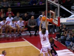 Nolan Winter, de Wisconsin, rouba e abre um beco sem saída do outro lado contra SIU Edwardsville