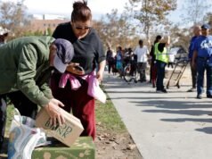 A procura de alguns bancos alimentares aumentou até 1.800% desde o fim dos benefícios do SNAP