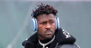 Antonio Brown espera que a acusação de tentativa de homicídio seja rejeitada, citando a lei de ‘defender sua posição’ da Flórida