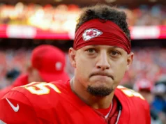 Patrick Mahomes perdeu outro goleiro cego quando o LT Wania Morris sofreu uma lesão no joelho no primeiro jogo contra os Texans, deixando os Chiefs com a terceira corda.