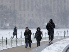 Um alerta de ‘névoa congelante’ foi emitido enquanto o clima de inverno afeta milhões de pessoas