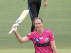 WBBL|11: O século recorde de Ellis Perry garante o retorno do play-off do Sydney Sixers