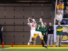 O número 1 do estado de Dakota do Norte perde 15 pontos nos 3 minutos finais na derrota do FCS nos playoffs para o estado de Illinois