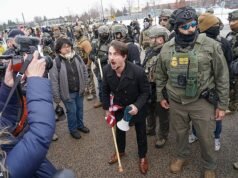 Manifestante pró-ICE pego em tiroteio de blasfêmia e perjúrio animado pelo assassinato de Renee Nicole Goode