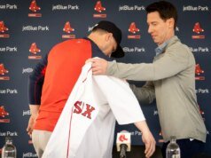 Craig Breslow, do Red Sox, reage à saída de Alex Bregman